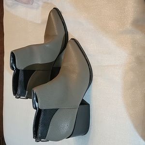 Simply Vera Vera Wang Chelsea Taupe Ankle Boots Booties Women's Size 7.5